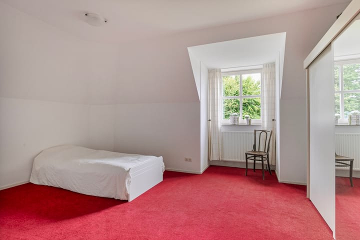 Photo 33 of Burgemeester van Erpstraat 49