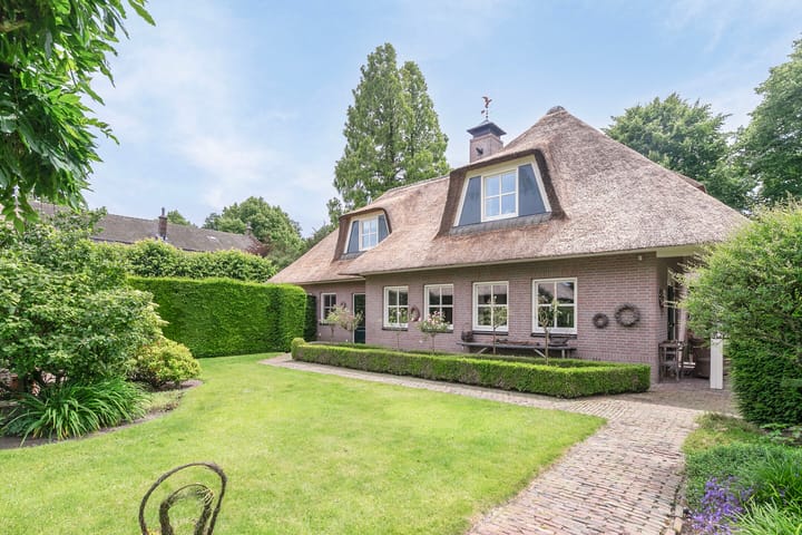 Photo 39 of Burgemeester van Erpstraat 49