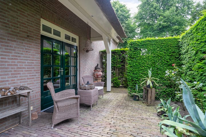 Photo 40 of Burgemeester van Erpstraat 49