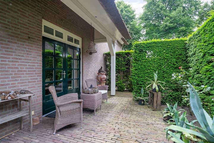 View photo 40 of Burgemeester van Erpstraat 49