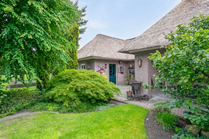 Photo 43 of Burgemeester van Erpstraat 49