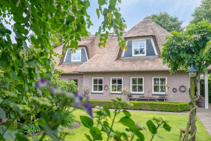 Photo 51 of Burgemeester van Erpstraat 49