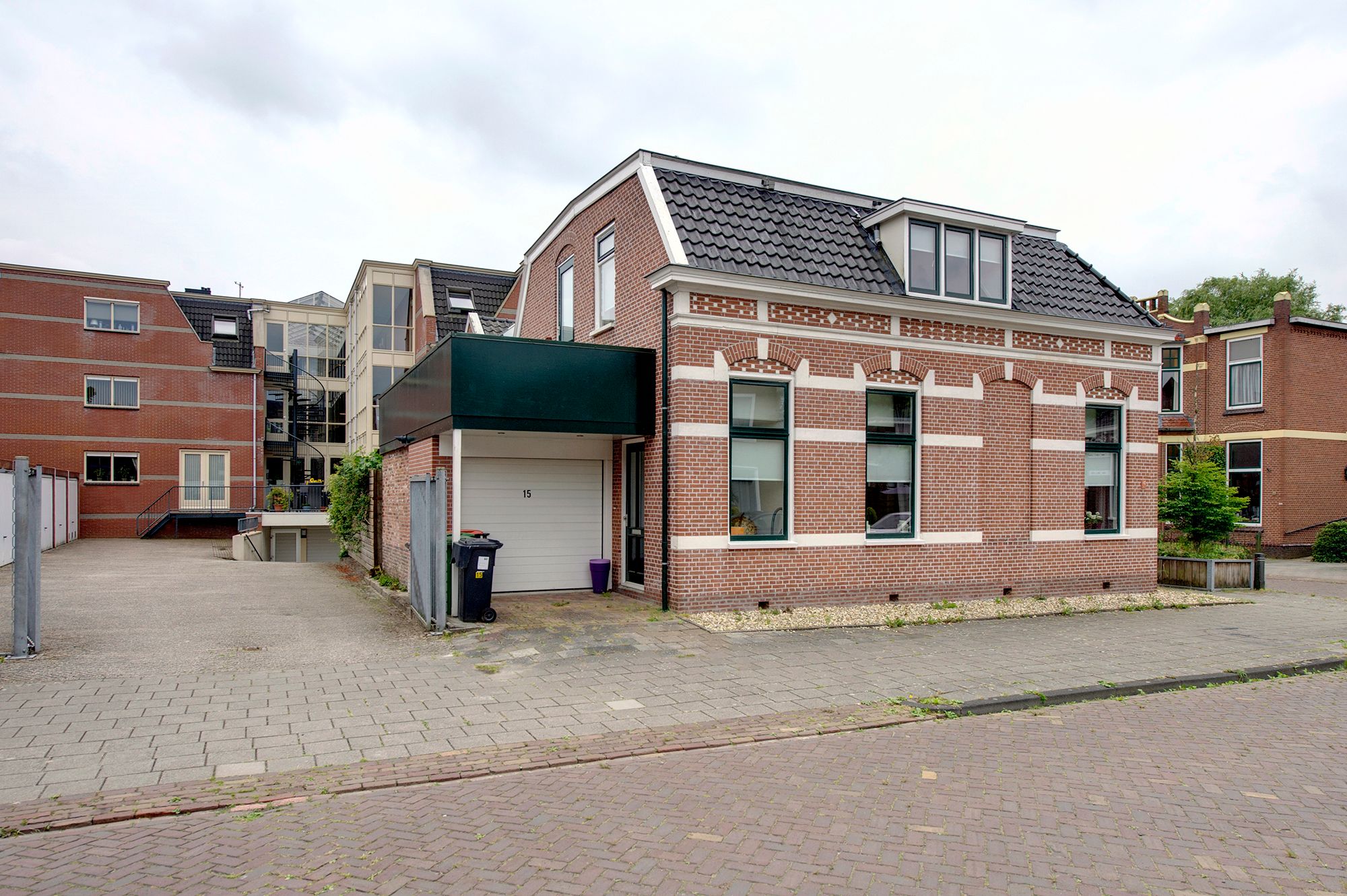 Photo 3 of Burgemeester Venemastraat 15