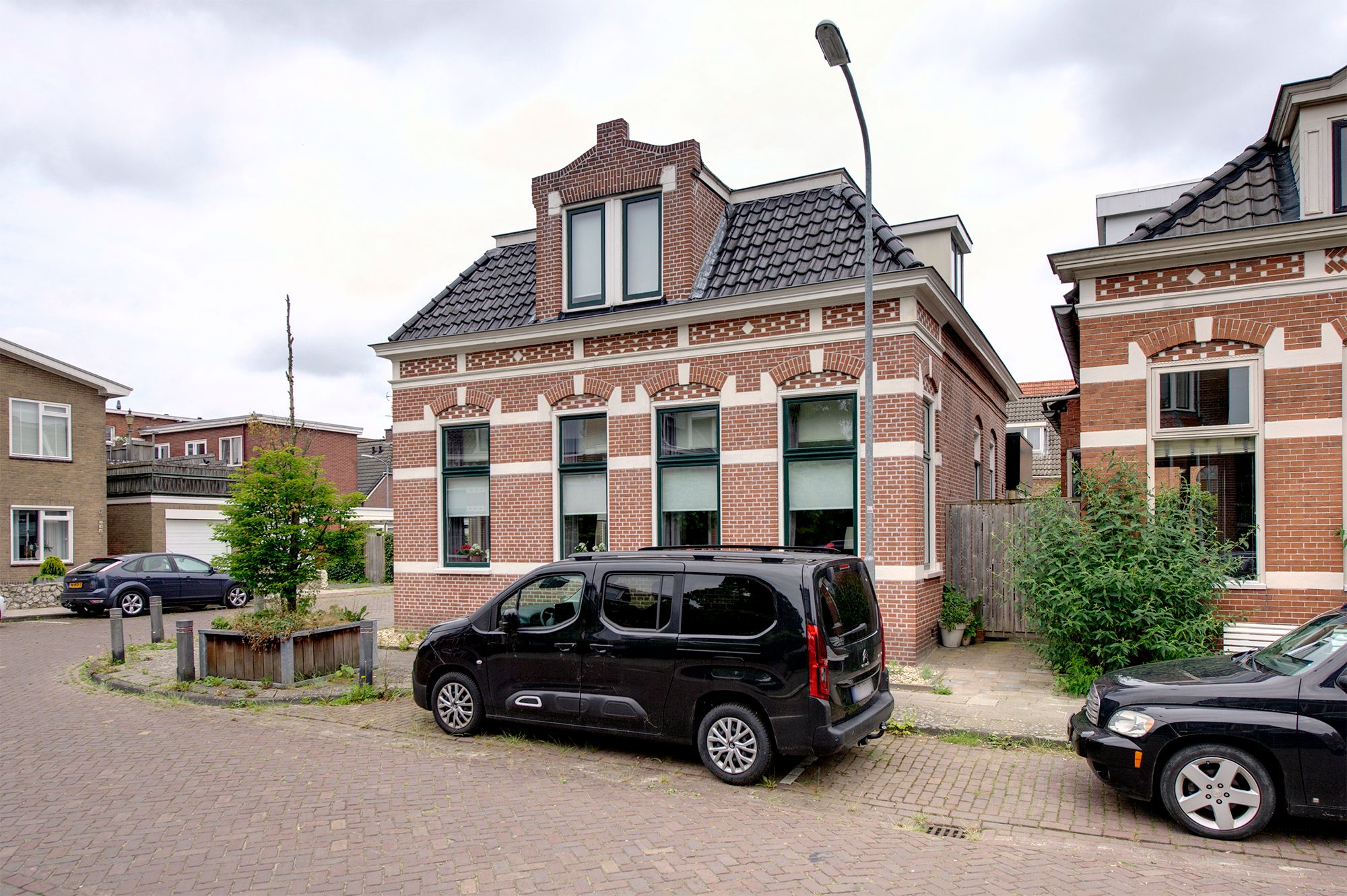 Photo 27 of Burgemeester Venemastraat 15