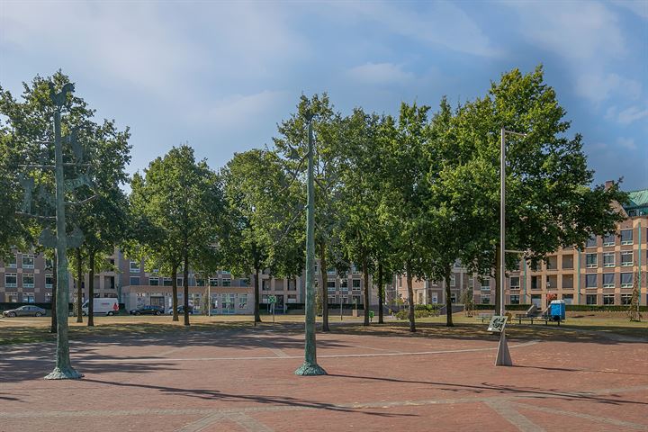 Bekijk foto 3 van Frans Joseph van Thielpark 80