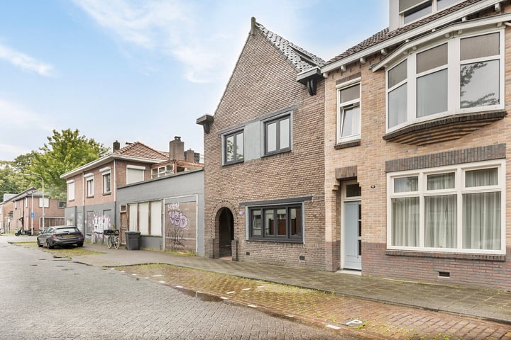 Bekijk foto 35 van Lovensestraat 60