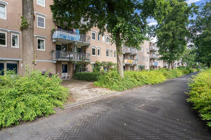 Bekijk foto 1 van Staverdenplein 31