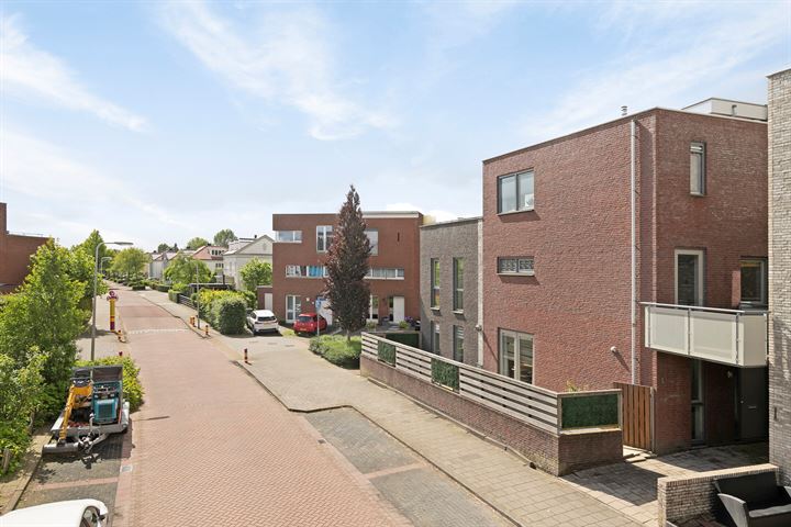 Bekijk foto 37 van Vroonhoevelaan 1