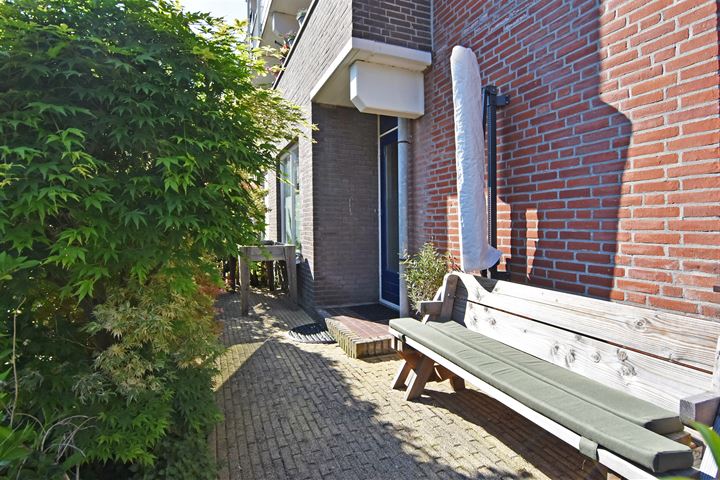 Bekijk foto 9 van Charlotte de Bourbonplein 10