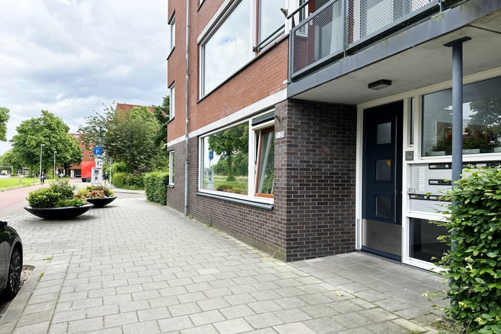 Bekijk foto 3 van Van Esveldstraat 13-A