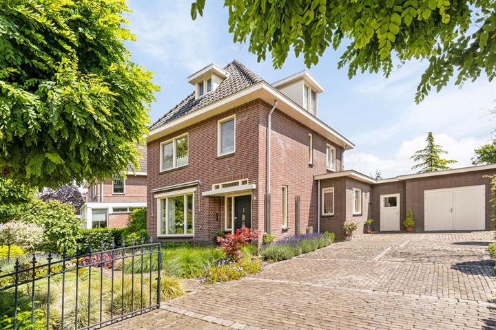 Bekijk foto 1 van Dorpsstraat 1