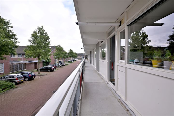 View photo 2 of Brahmsstraat 59