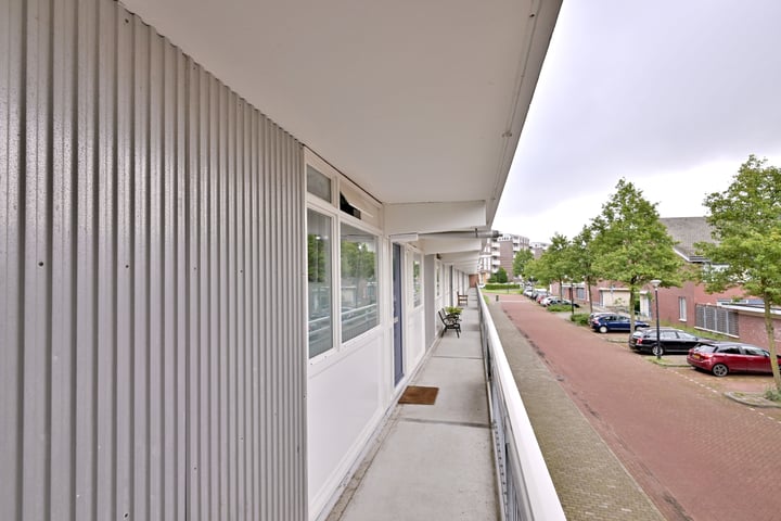 Bekijk foto 25 van Brahmsstraat 59