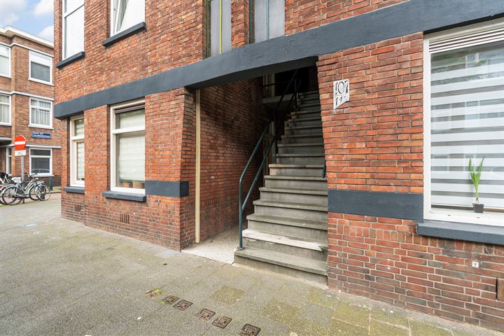 View photo 34 of Linnaeusstraat 111