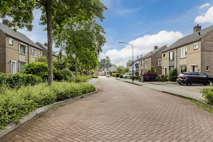 Bekijk foto 41 van Graaf Hermanstraat 12