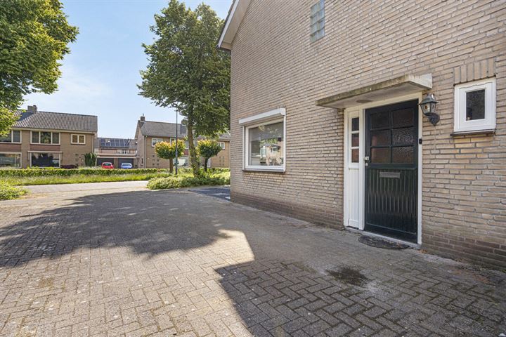 Bekijk foto 3 van Willem Alexanderstraat 27