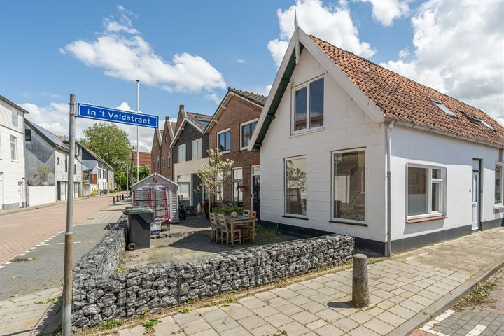 Bekijk foto 1 van In 't Veldstraat 49