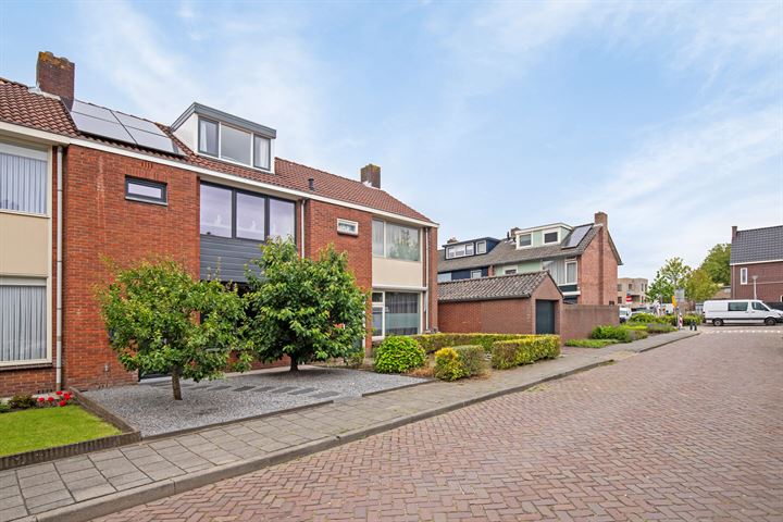 View photo 8 of Ruusbroecstraat 37