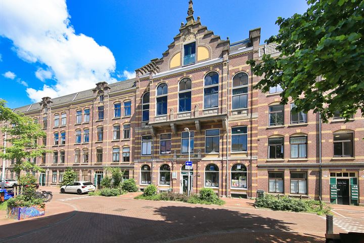 Bekijk foto 1 van Van Reigersbergenstraat 57-3