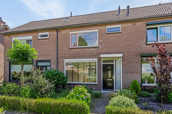 Bekijk foto 1 van van Alphenstraat 8