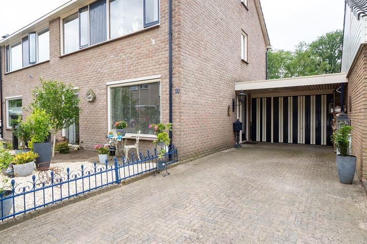 Bekijk foto 32 van Jacques Urlusstraat 48