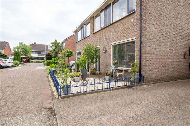 Bekijk foto 33 van Jacques Urlusstraat 48