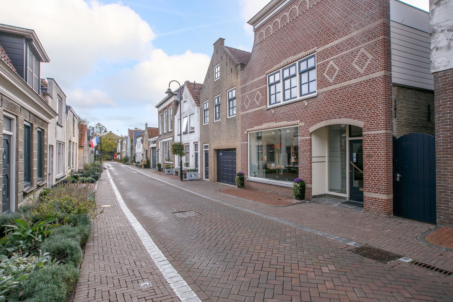 View photo 4 of Voorstraat 10