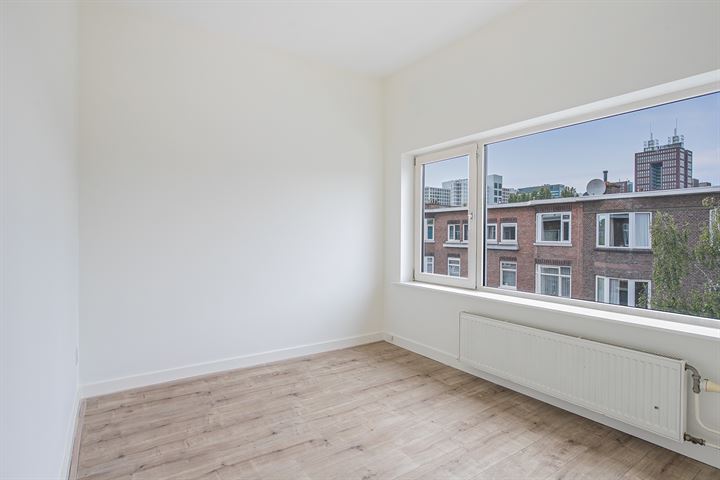 Bekijk foto 10 van van Naeltwijckstraat 66