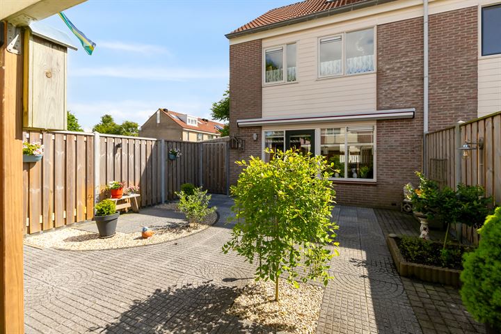 Bekijk foto 38 van Kornoeljestraat 2