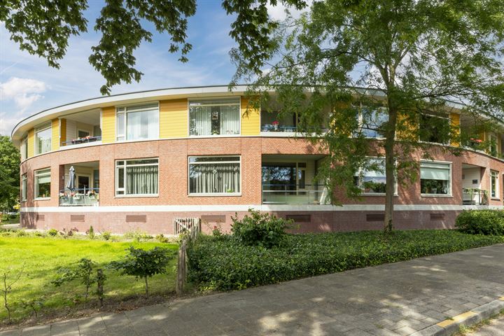 Bekijk foto 1 van Deken Hensburchstraat 22