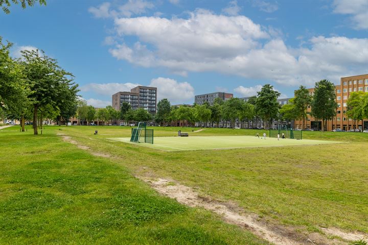 Bekijk foto 4 van Eva Besnyöstraat 415