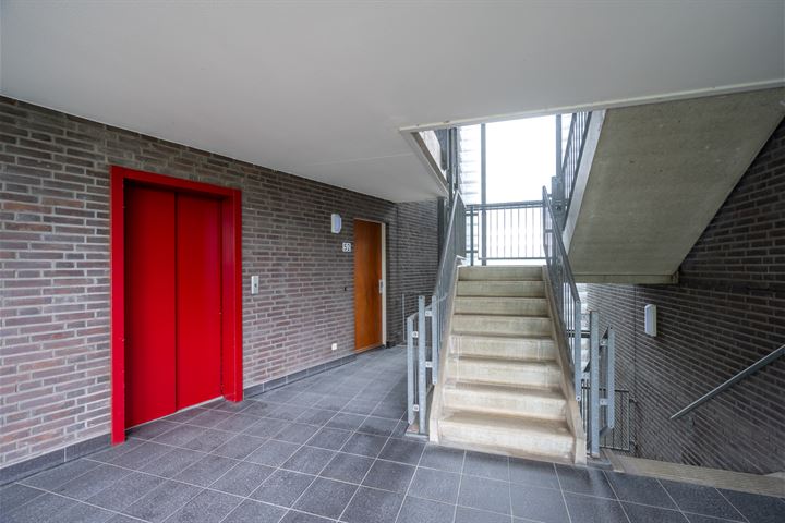 Bekijk foto 16 van Adriaan van Bergenstraat 58