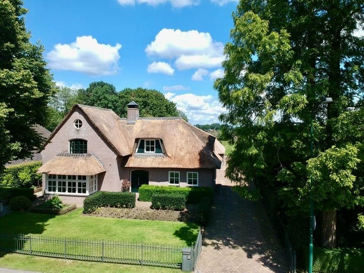 Photo 1 of Burgemeester van Erpstraat 49