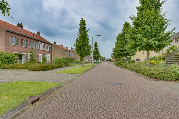 Bekijk foto 40 van Burg.van der Grondenstraat 32