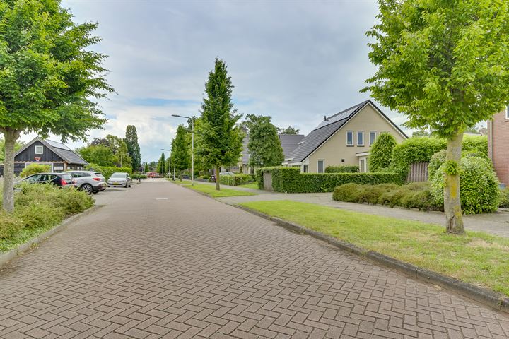 Bekijk foto 41 van Burg.van der Grondenstraat 32