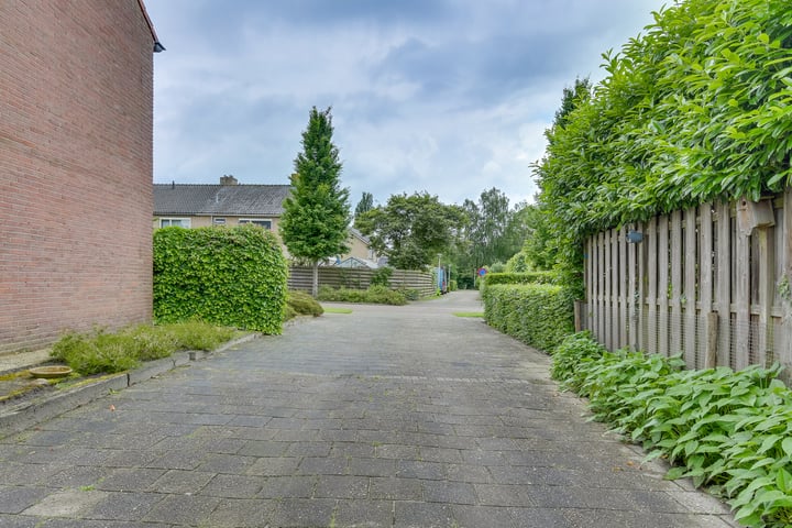 Bekijk foto 42 van Burg.van der Grondenstraat 32