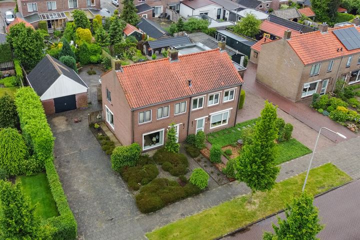 Bekijk foto 45 van Burg.van der Grondenstraat 32