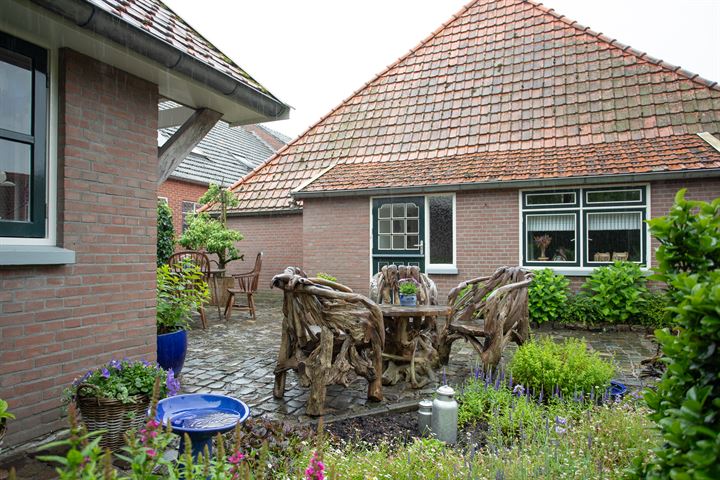 View photo 64 of Oosteinde 131