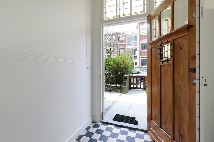 View photo 16 of Van Beverningkstraat 142