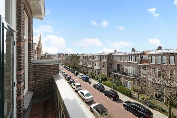 View photo 44 of Van Beverningkstraat 142