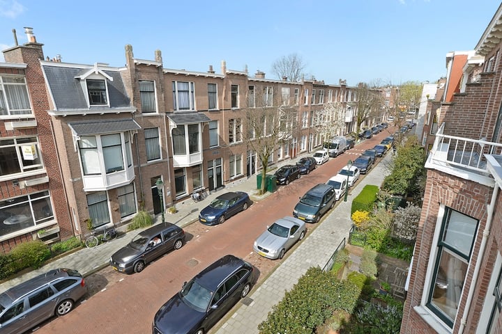 View photo 52 of Van Beverningkstraat 142