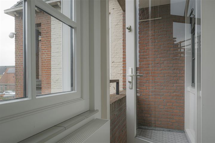 View photo 30 of Voorstraat 57