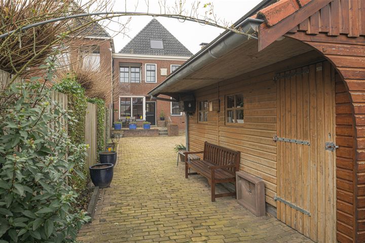 View photo 38 of Voorstraat 57