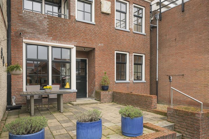 View photo 40 of Voorstraat 57