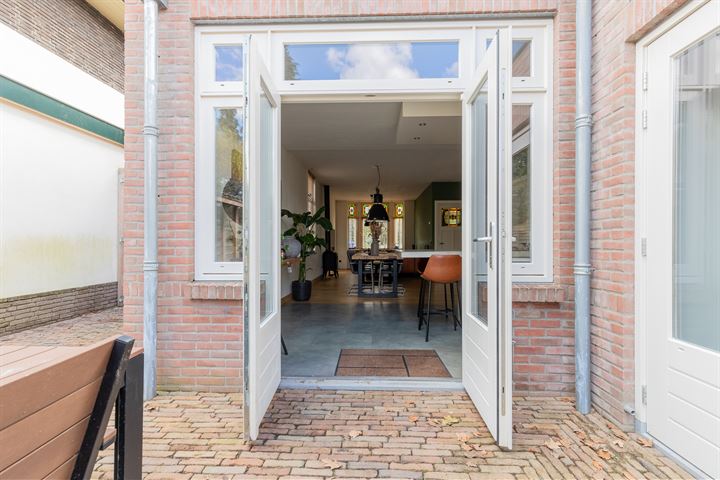 Bekijk foto 43 van Adelstraat 19