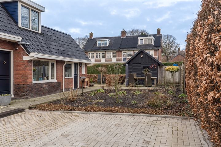 Bekijk foto 26 van Badhuislaan 1