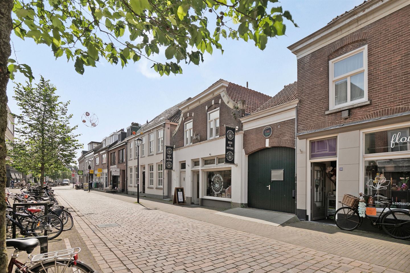 View photo 2 of Rechterstraat 32