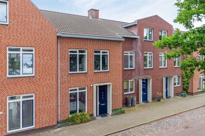 Bekijk foto 1 van Burgtstraat 9