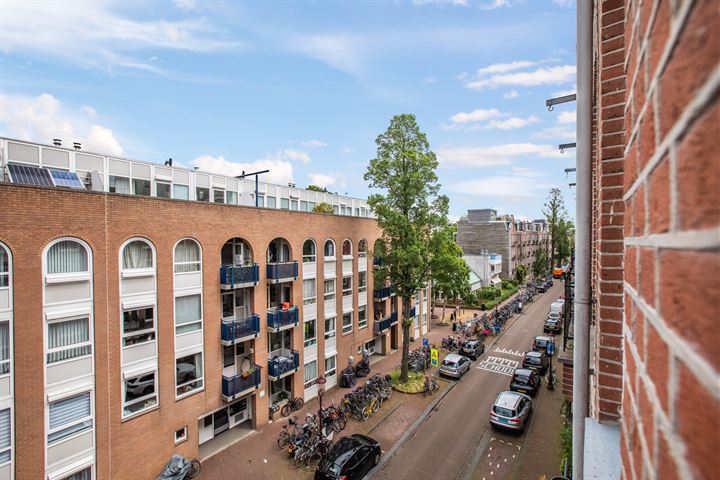 View photo 18 of Madurastraat 8-D