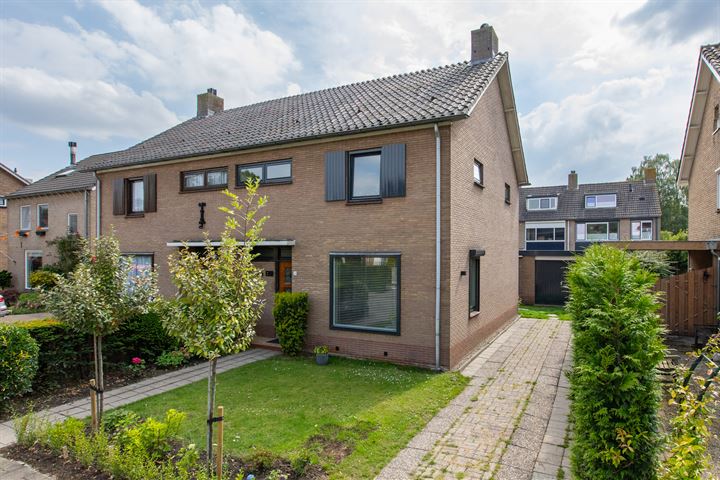 Bekijk foto 1 van Zilvermeeuwstraat 2